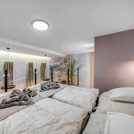 Rsz7 Downtown Stylish