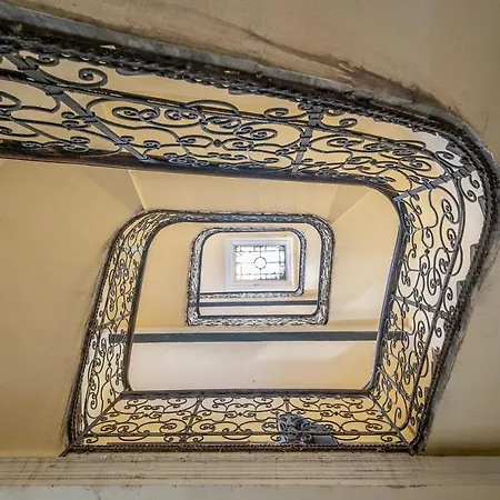 Rsz7 Downtown Stylish *